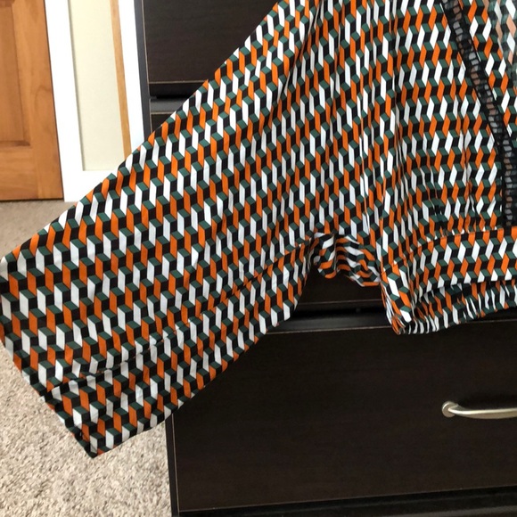 Geometric Pattern Top - Picture 2 of 3